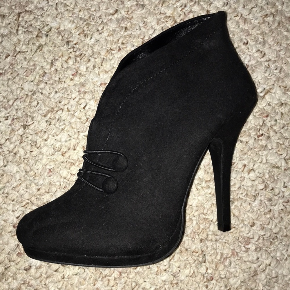 Black heeled booties